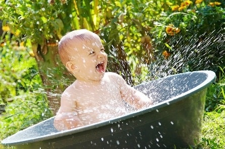 Ребенок и чистая вода